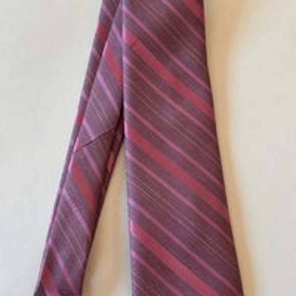 John Henry Mens Formal Shades Of Pink Diagonal Stripes Neck Tie - Picture 1 of 7